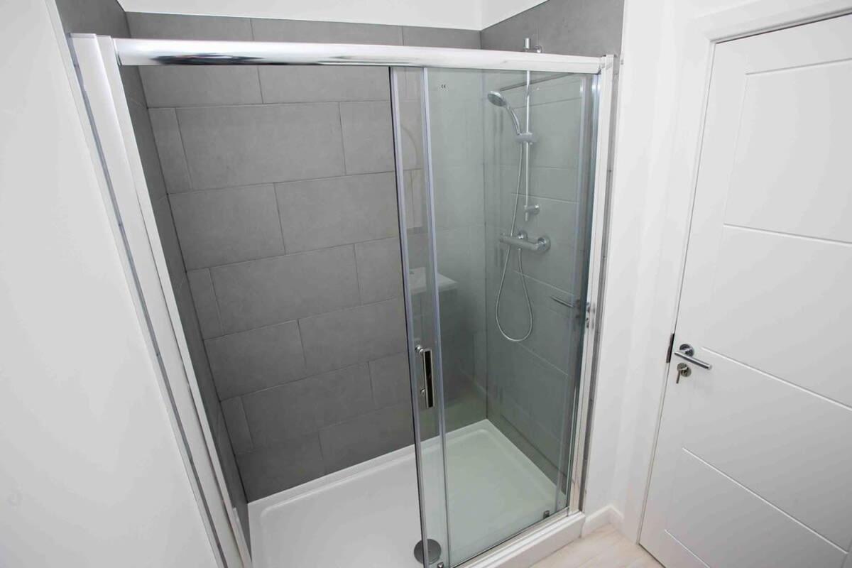 Modern & Stylish 1 Bedroom Apartment In Bolton Esterno foto
