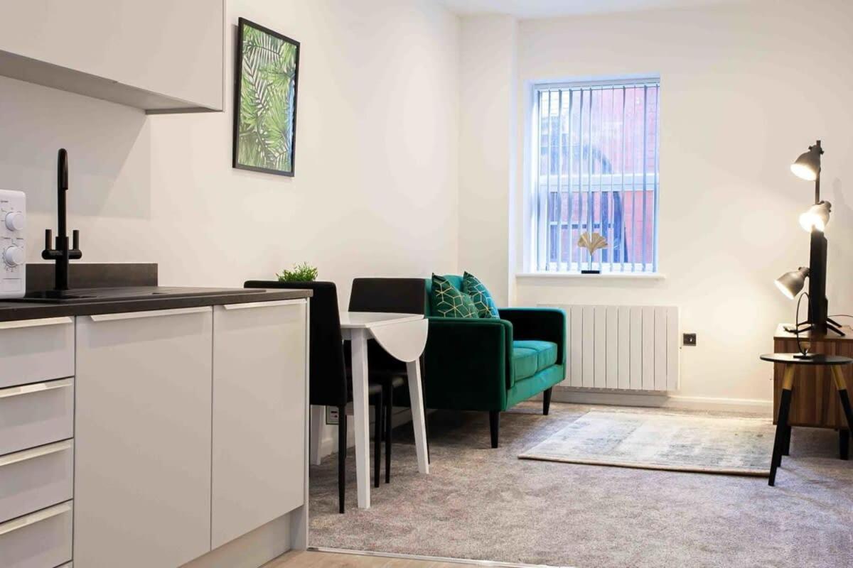 Modern & Stylish 1 Bedroom Apartment In Bolton Esterno foto
