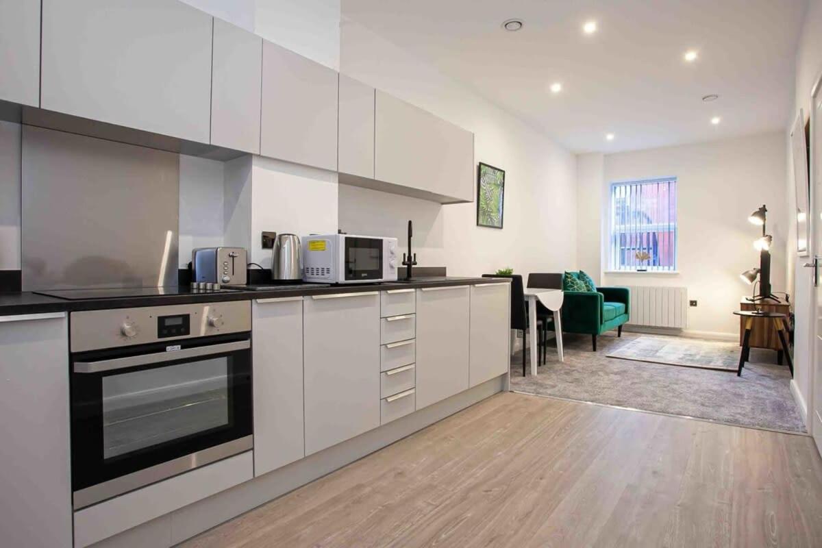 Modern & Stylish 1 Bedroom Apartment In Bolton Esterno foto