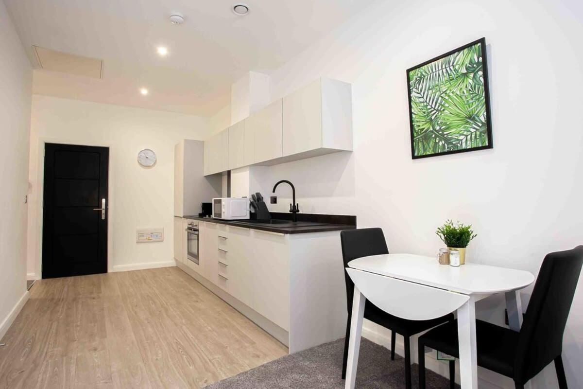 Modern & Stylish 1 Bedroom Apartment In Bolton Esterno foto
