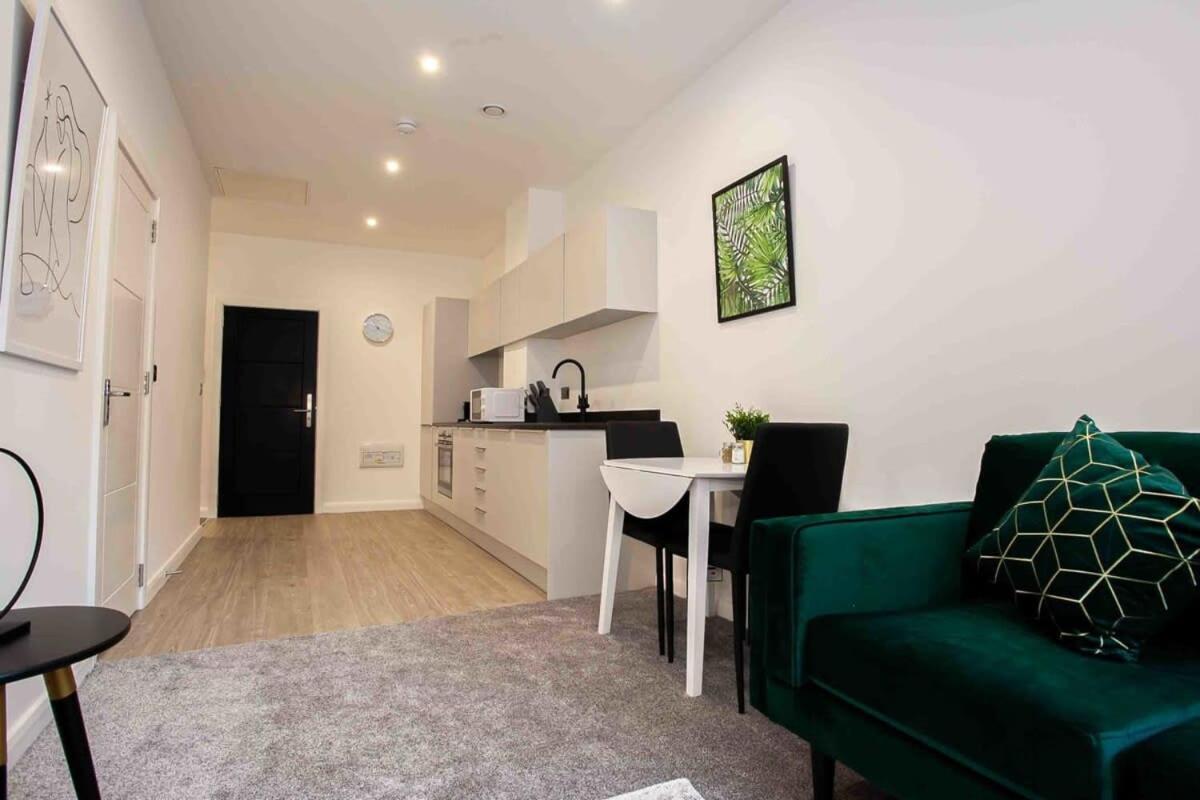 Modern & Stylish 1 Bedroom Apartment In Bolton Esterno foto