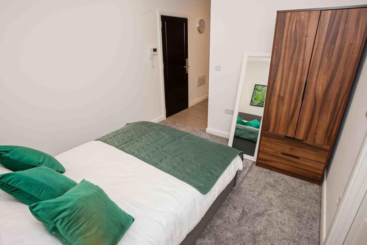 Modern & Stylish 1 Bedroom Apartment In Bolton Esterno foto